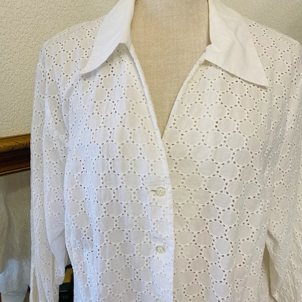 Gianni Woman white cotton eyelet blouse, Sz. 22